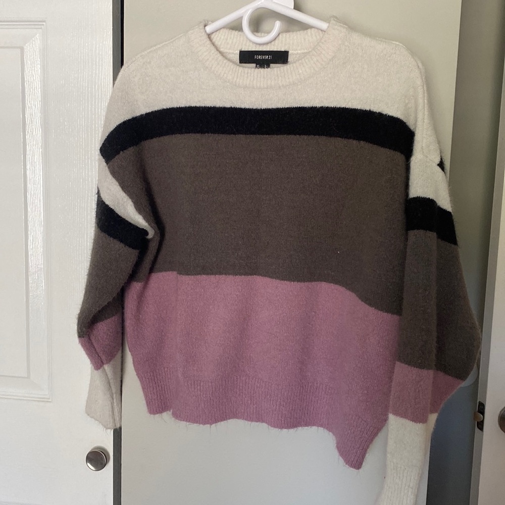 Women’s long sleeve sweater - Forever 21 Size S.